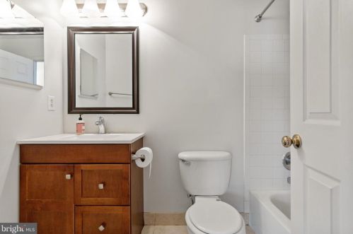 2485 Wheat Meadow Cir, Herndon VA  20171-3055 exterior