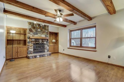 510 Fox Knoll Ct, Waterford, WI 53185-5017