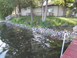 4310 Peninsula Dr, Lyons, WI 53105-7731