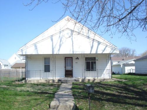 506 Weare St, Woodbine, IA 51579-1226