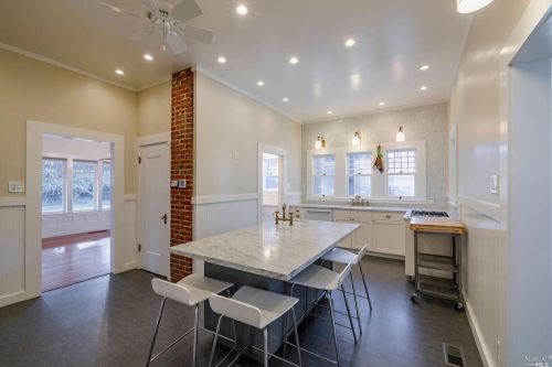 725 Monroe St, Santa Rosa, CA 95404-3929