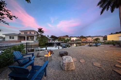 2823 Gulfview Dr, Naples FL  34112-5868 exterior