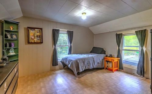 1 Hunters Ln, Ansonia CT  06401-2022 exterior