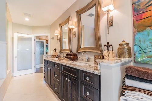5148 31st Ave, Saint Petersburg FL  33707-5600 exterior