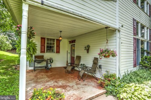 210 Hoernerstown Rd, Hummelstown PA  17036-9503 exterior