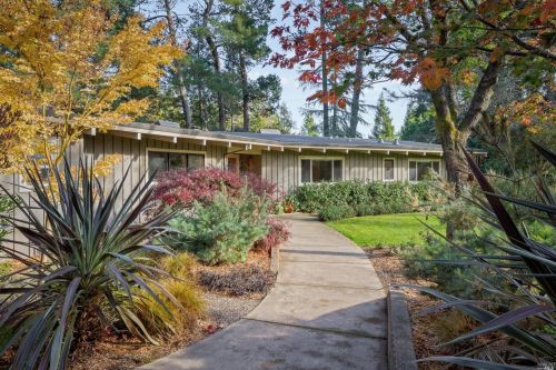 111 Harris Hills Dr, Sebastopol, CA 95472-2847