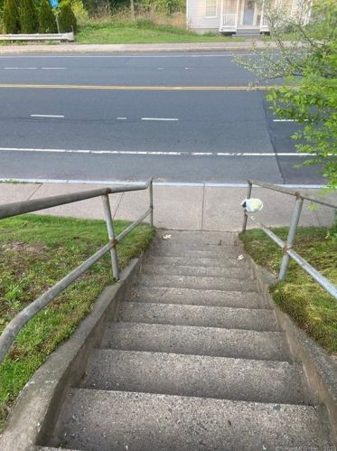 128 Main St, Manchester CT  06040-6014 exterior