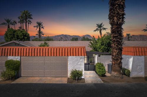 49131 Washington St, La Quinta CA  92253-2214 exterior