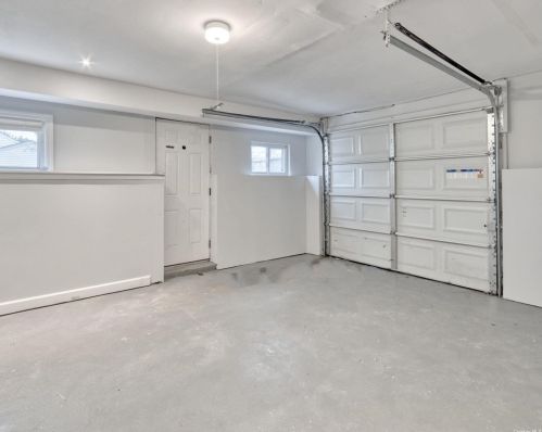 392 Lake Ave, Deer Park NY  11729-3948 exterior