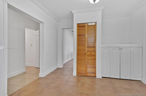 2259 5th Ave, Hialeah FL  33010-2104 exterior