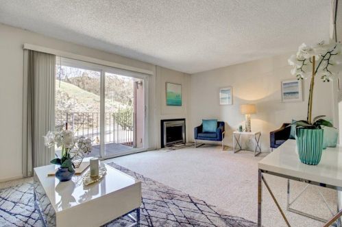 880 Stonegate Dr, South San Francisco CA  94080-1562 exterior