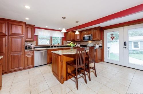 23 Tetreault Ave, Norwich CT  06360-1949 exterior