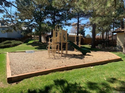 3826 Fraser St, Denver CO 80014-4022 exterior