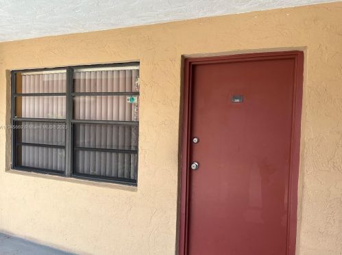 1335 68th St, Hialeah, FL 33014-4587