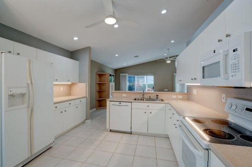 7038 Haviland Cir, Boynton Beach FL  33437-6472 exterior