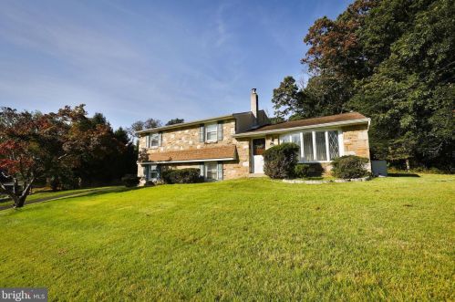 155 Marmic Dr, Southampton, PA 18966-1723