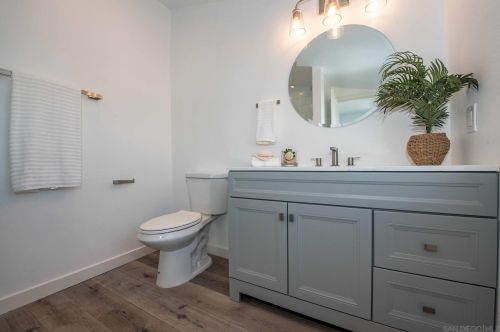 1704 Ebers St, San Diego CA  92107-3504 exterior