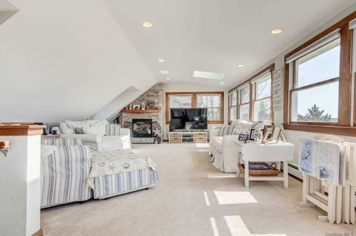 106 Oak Beach Rd, Babylon, NY