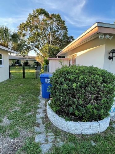 1391 63rd Ave, Saint Petersburg, FL 33705-5836