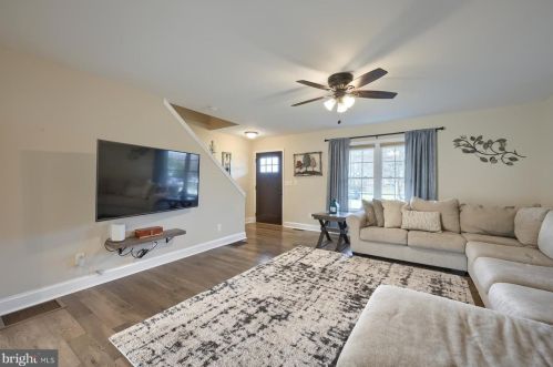 515 Spring Run Dr, Navy Sup Dpt PA  17055-5580 exterior