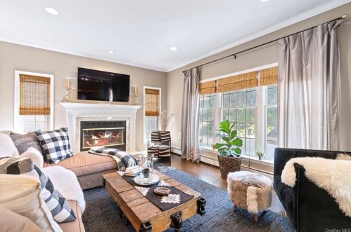 9 Murray Ln, Crotonville NY  10562-3300 exterior