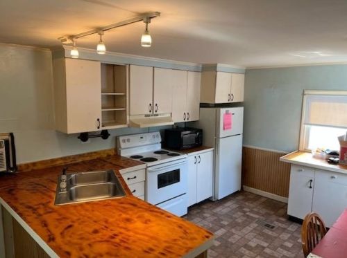 35 Bunker Ln, Dover NH  03823-7543 exterior