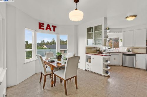 1320 Sandelin Ct, San Leandro CA  94577-3950 exterior