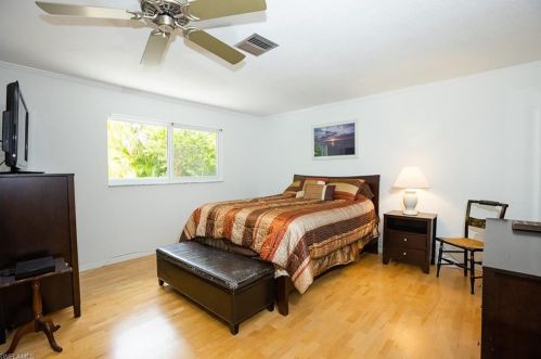 1371 Tahiti Dr, Sanibel FL  33957-2613 exterior