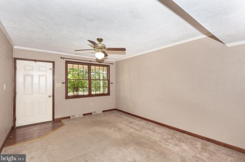 49 Pinewood Cir, Hanover PA 17331-9393 exterior