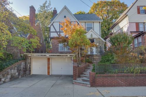 85-40 148th St, Jamaica, NY 11435-2830