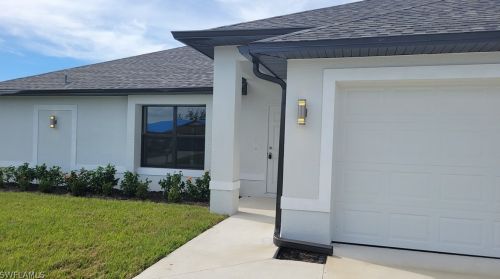 902 11th Pl, Cape Coral FL  33991-2456 exterior