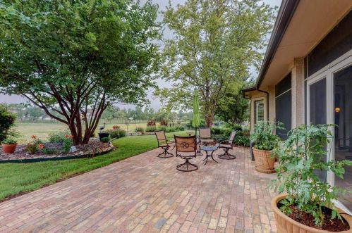 9609 Freeport Dr, Denton, TX 76207-6708