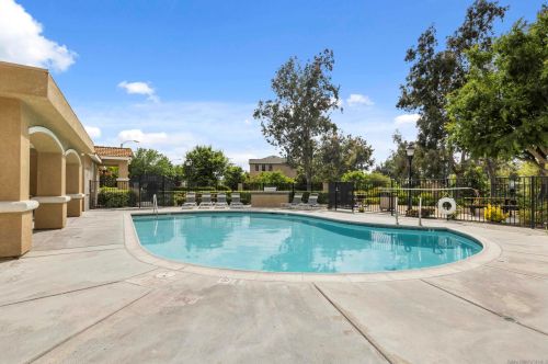42092 Orange Blossom Dr, Temecula CA  92591-5542 exterior