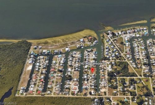 2407 Sycamore St, Saint James City, FL 33956-2067