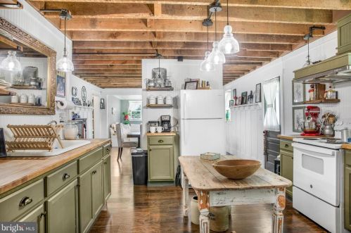 10842 Kings Hwy, Montross VA  22520-2038 exterior