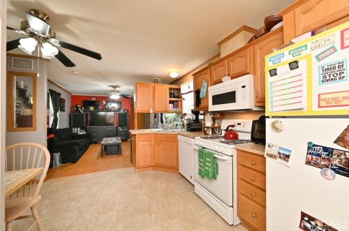 43 Bayshore Mobile Mnr, Hazlet NJ  07730-4129 exterior