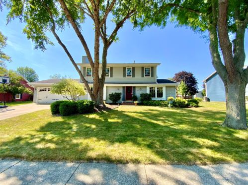245 Glenwood Rd, Oconomowoc, WI 53066-4240