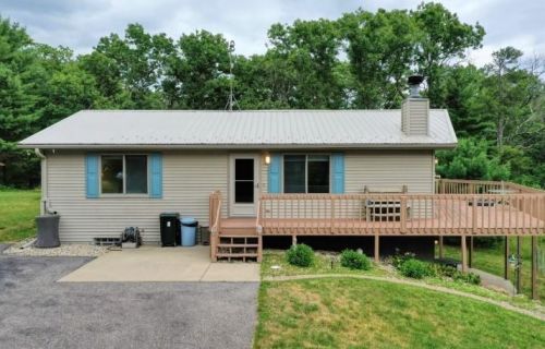 888 Gillette Ln, Wisconsin Dells, WI 53965-8666