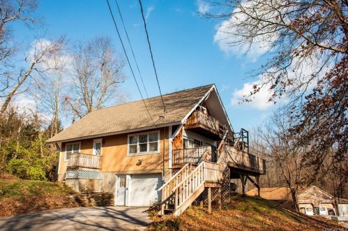67 Ketchamtown Rd, New Hamburg, NY 12590-5384