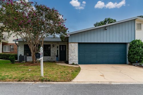 935 Holbrook Cir, Fort Walton Beach FL  32547-6733 exterior
