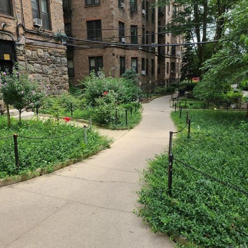 756 Brady Ave, Bronx, NY 10462-2755