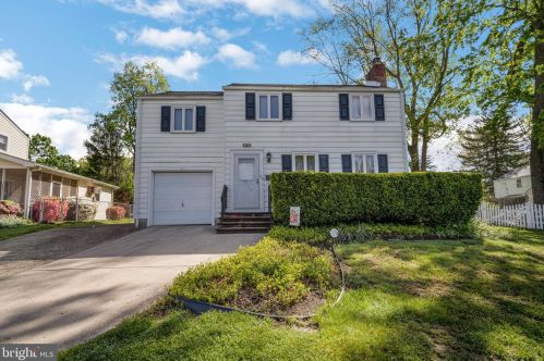 410 Magnolia Dr, Yardley, PA 19067-2161