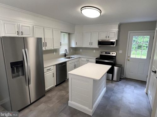 585 Artis Dr, Dover DE  19904-5626 exterior