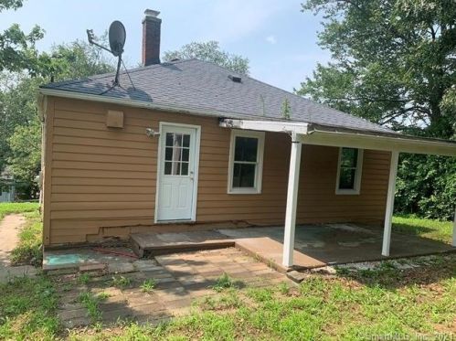 26 Macauley Ave, Waterbury, CT 06705-1538