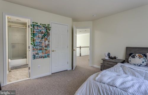 5800 Serengeti Ct, Haymarket VA  20169-3200 exterior