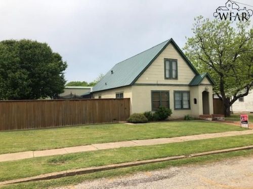 215 Angelina St, Henrietta, TX 76365-2901