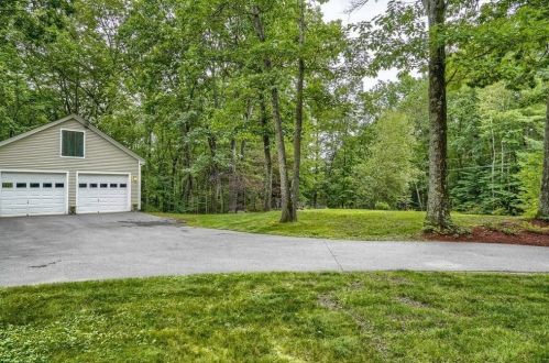 15 Danbury Cir, Amherst NH  03031-2016 exterior