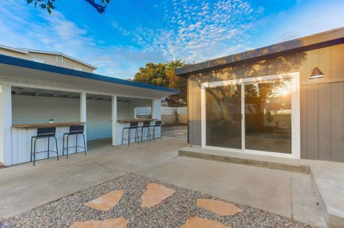 3862 Martha St, San Diego CA  92117-1817 exterior