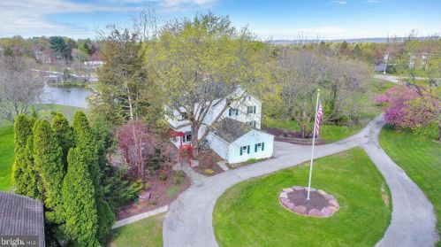 6411 Devonshire Hts Rd, Harrisburg PA 17111-4818 exterior