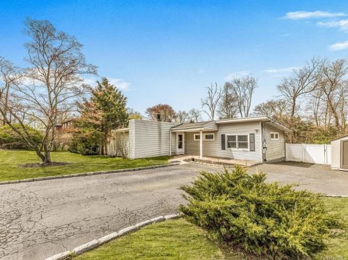 50 Grant Ave, Congers, NY 10920-1935